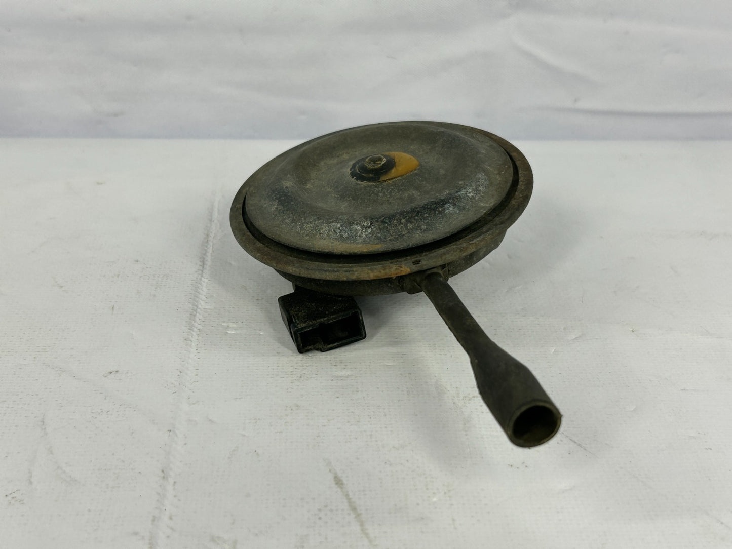 1991-1998 Toyota 4Runner Pickup Low Pitch Note Horn OEM 86520-35050