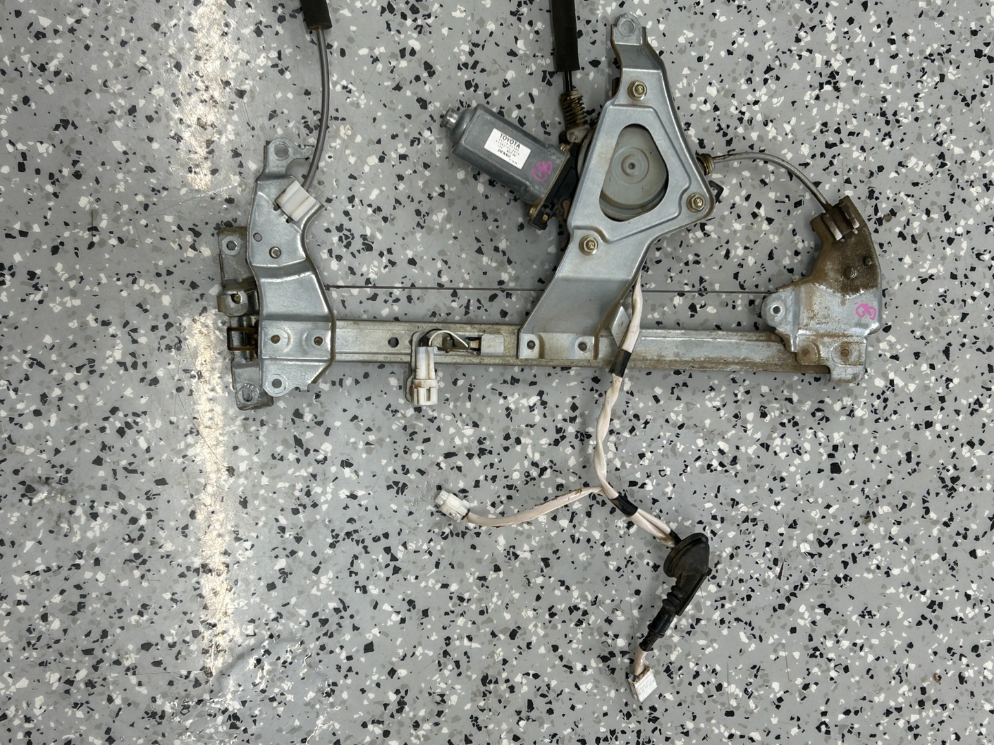 2003-2006 Toyota Tundra Double Cab Back Window Regulator & Motor OEM 69850-0C030
