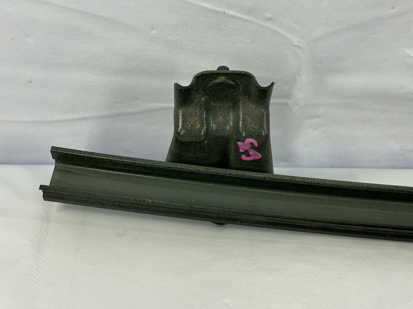 2004-2006 Toyota Tundra Front Right Door Guide Channel Rail OEM 67401-0C020
