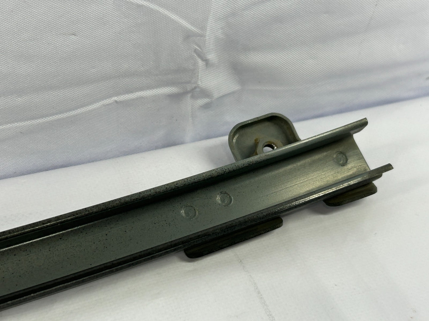 2004-2006 Toyota Tundra Front Right Door Guide Channel Rail OEM 67401-0C020
