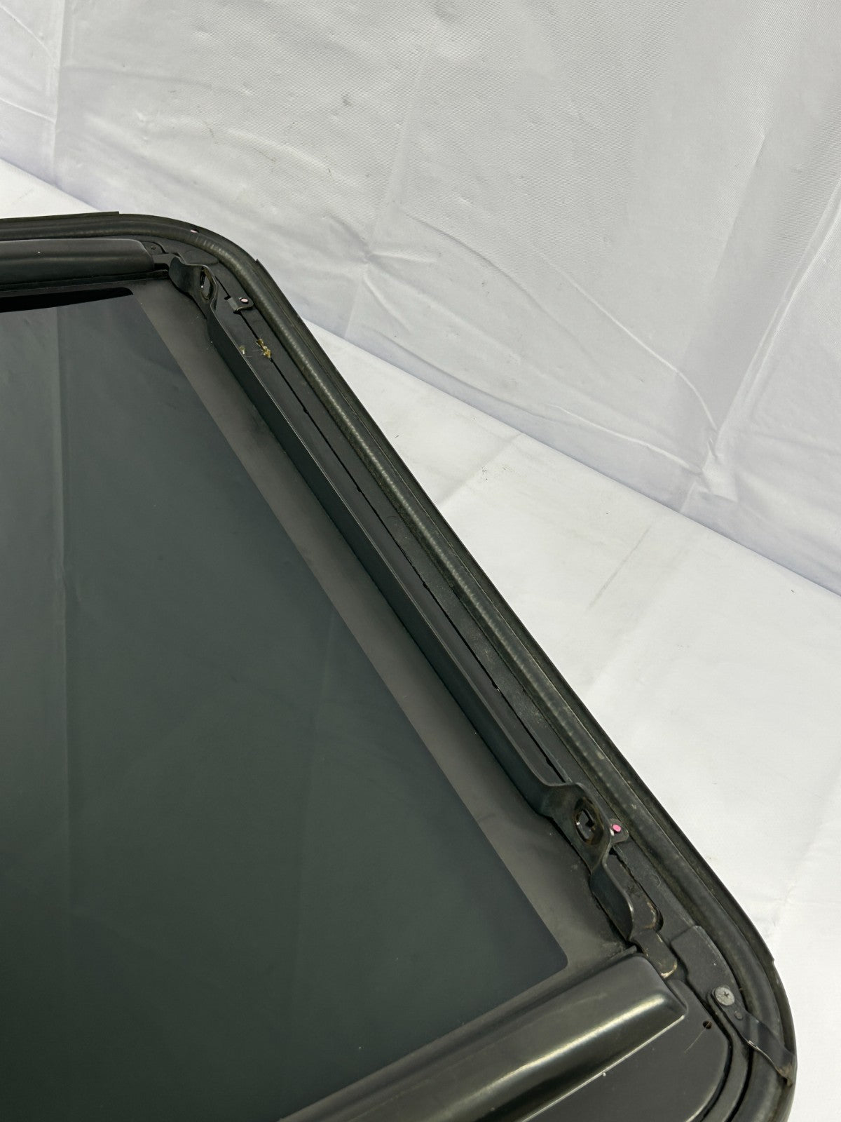 2003-2006 Toyota Tundra Sunroof Moonroof Roof Window Glass OEM 63201-0C010