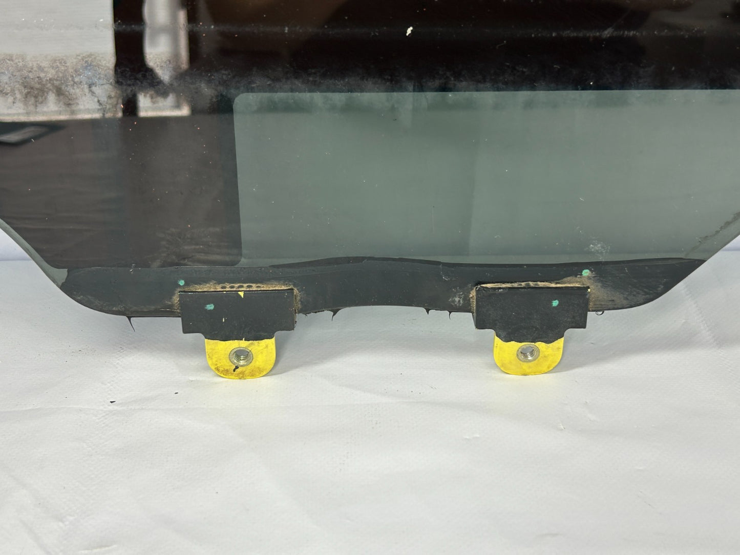 2003-2006 Toyota Tundra Rear Back Tailgate Liftgate Door Glass OEM 68150-0C030