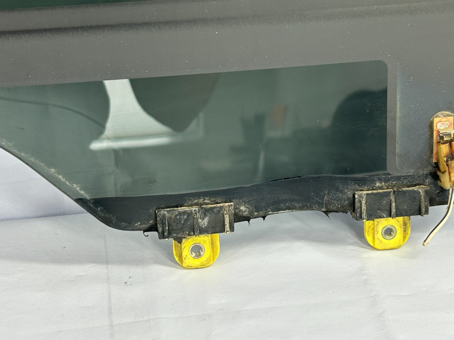 2003-2006 Toyota Tundra Rear Back Tailgate Liftgate Door Glass OEM 68150-0C030