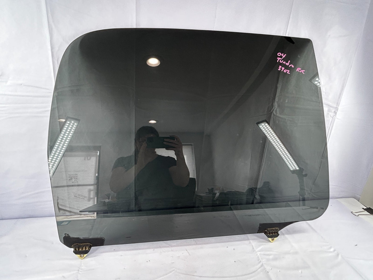 03-06 Toyota Tundra Double Cab Rear Right Side Door Window Glass OEM 68103-0C040