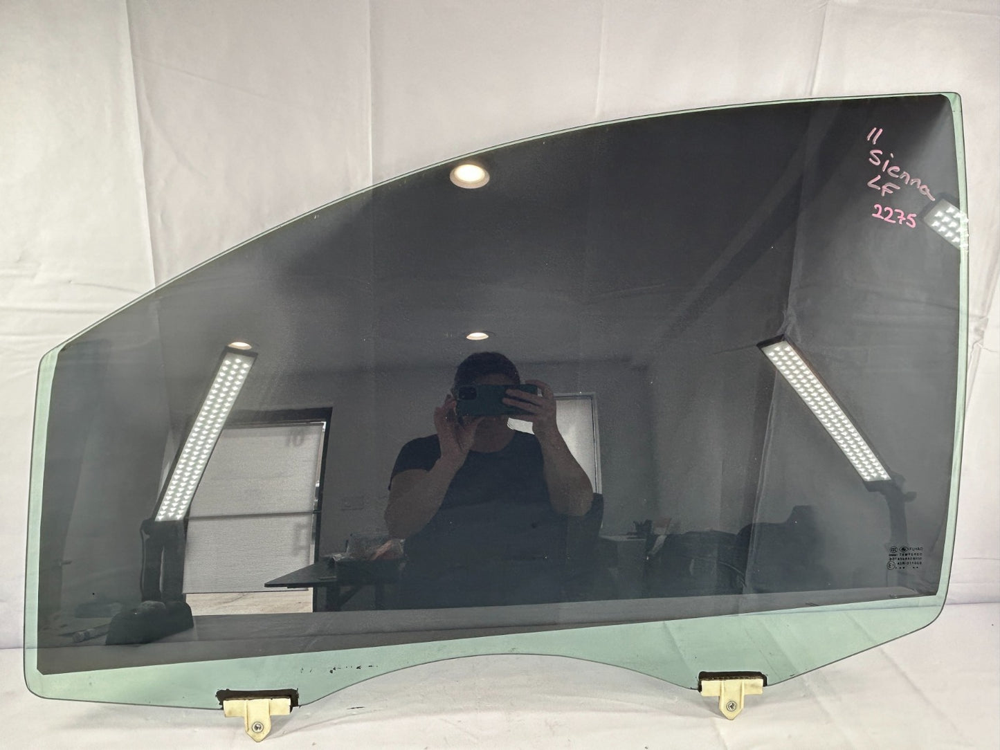 2011-2015 Toyota Sienna Front Left Driver Side Door Window Glass 68102-08050