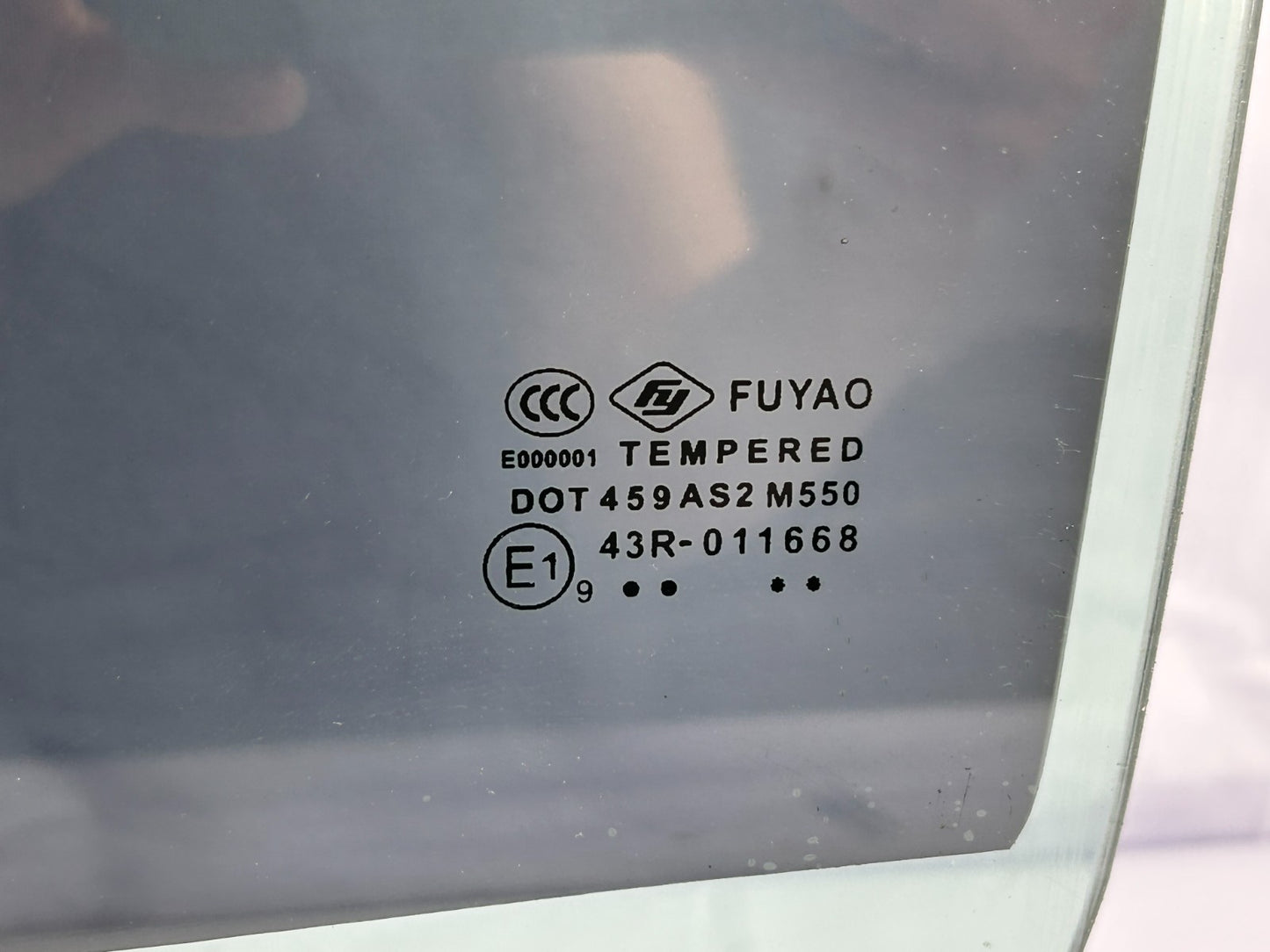 2011-2015 Toyota Sienna Front Left Driver Side Door Window Glass 68102-08050