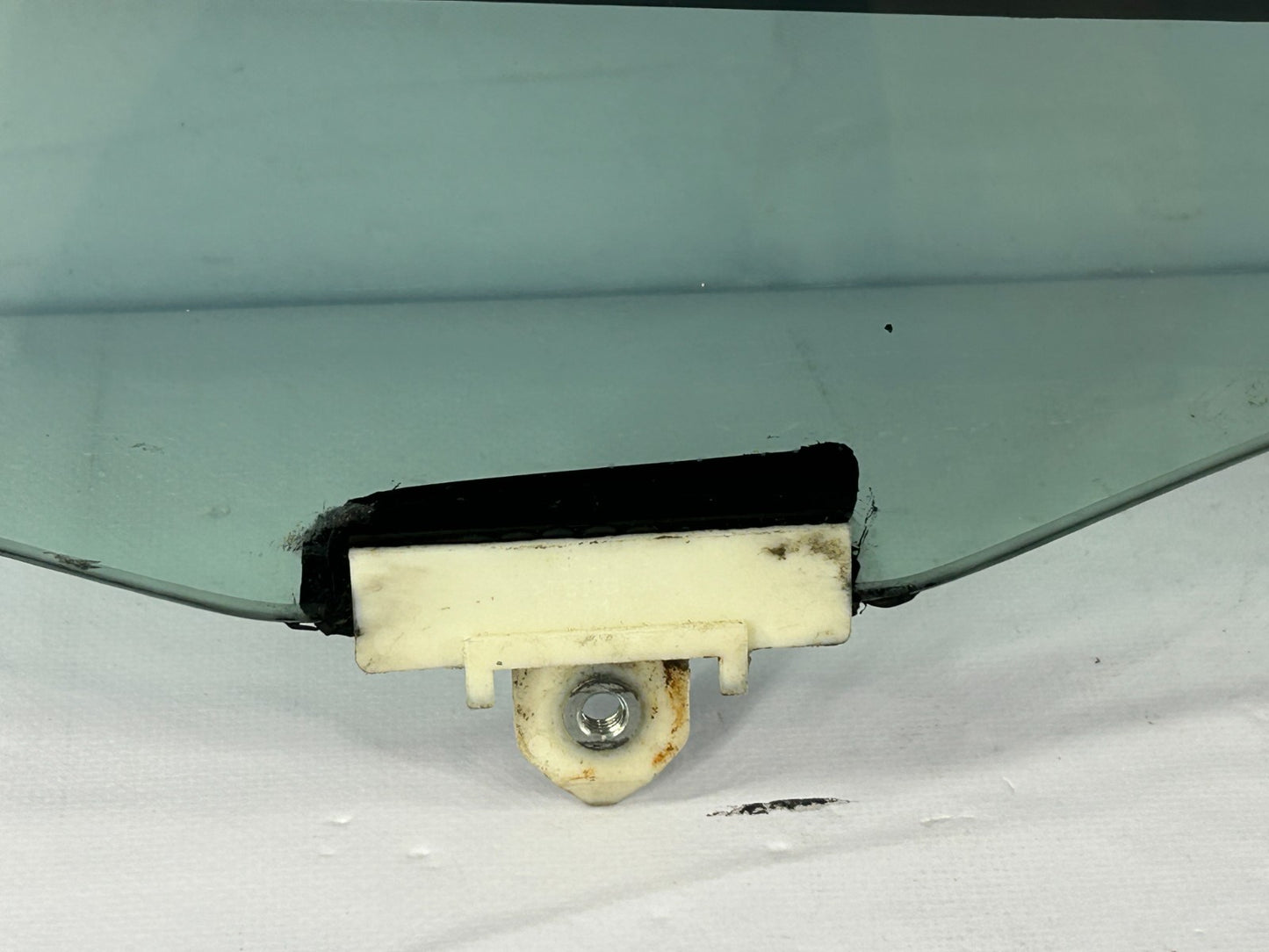 2011-2015 Toyota Sienna Front Left Driver Side Door Window Glass 68102-08050