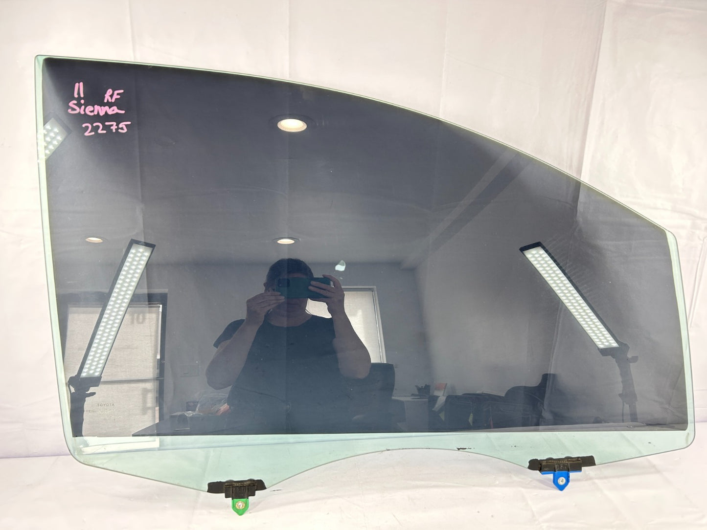 2011-2015 Toyota Sienna Front Right Passenger Side Door Window Glass 68101-08050