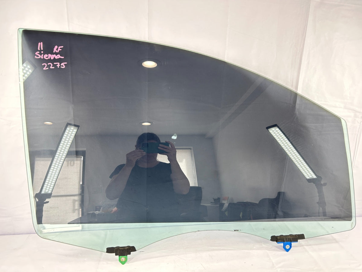 2011-2015 Toyota Sienna Front Right Passenger Side Door Window Glass 68101-08050
