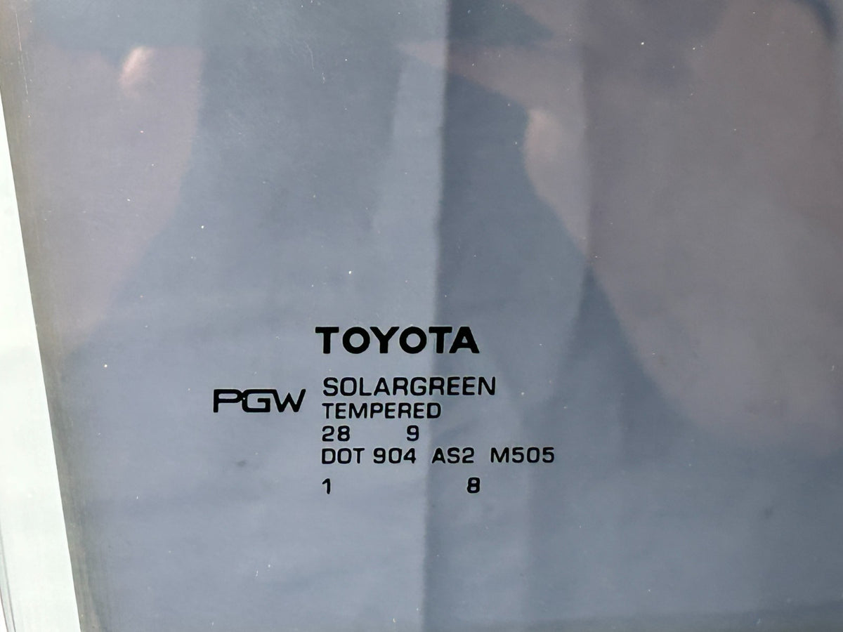 2011-2015 Toyota Sienna Front Right Passenger Side Door Window Glass 68101-08050