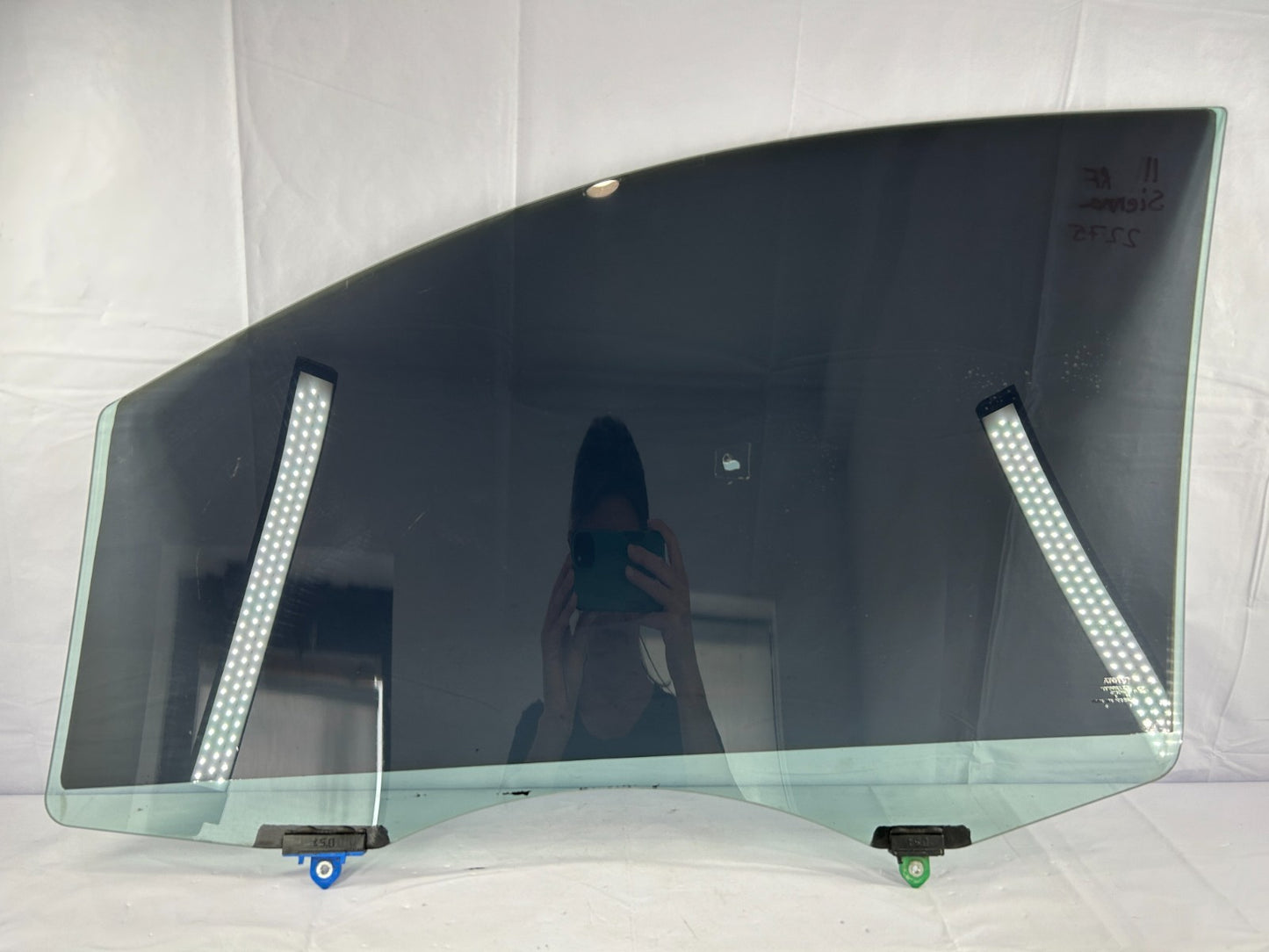 2011-2015 Toyota Sienna Front Right Passenger Side Door Window Glass 68101-08050