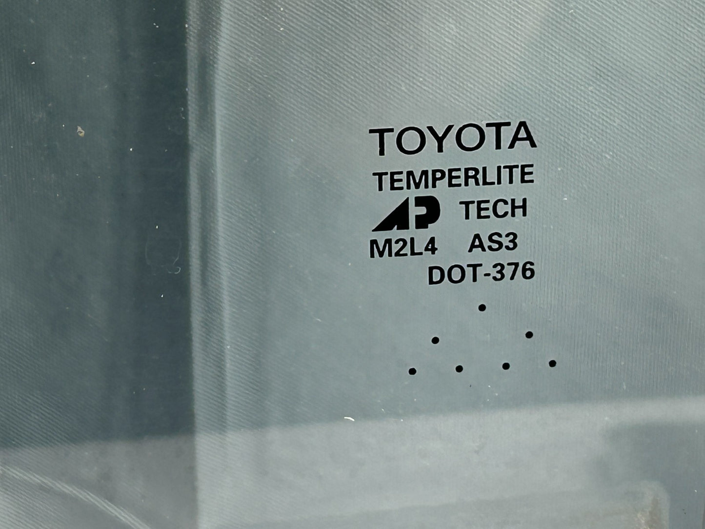 2001-2007 Toyota Sequoia Rear Left Driver Side Door Window Glass OEM 68104-0C020