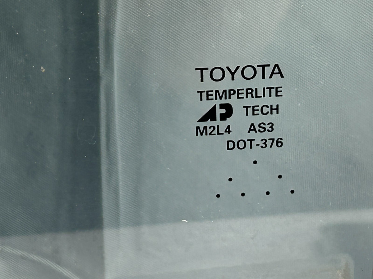 2001-2007 Toyota Sequoia Rear Left Driver Side Door Window Glass OEM 68104-0C020