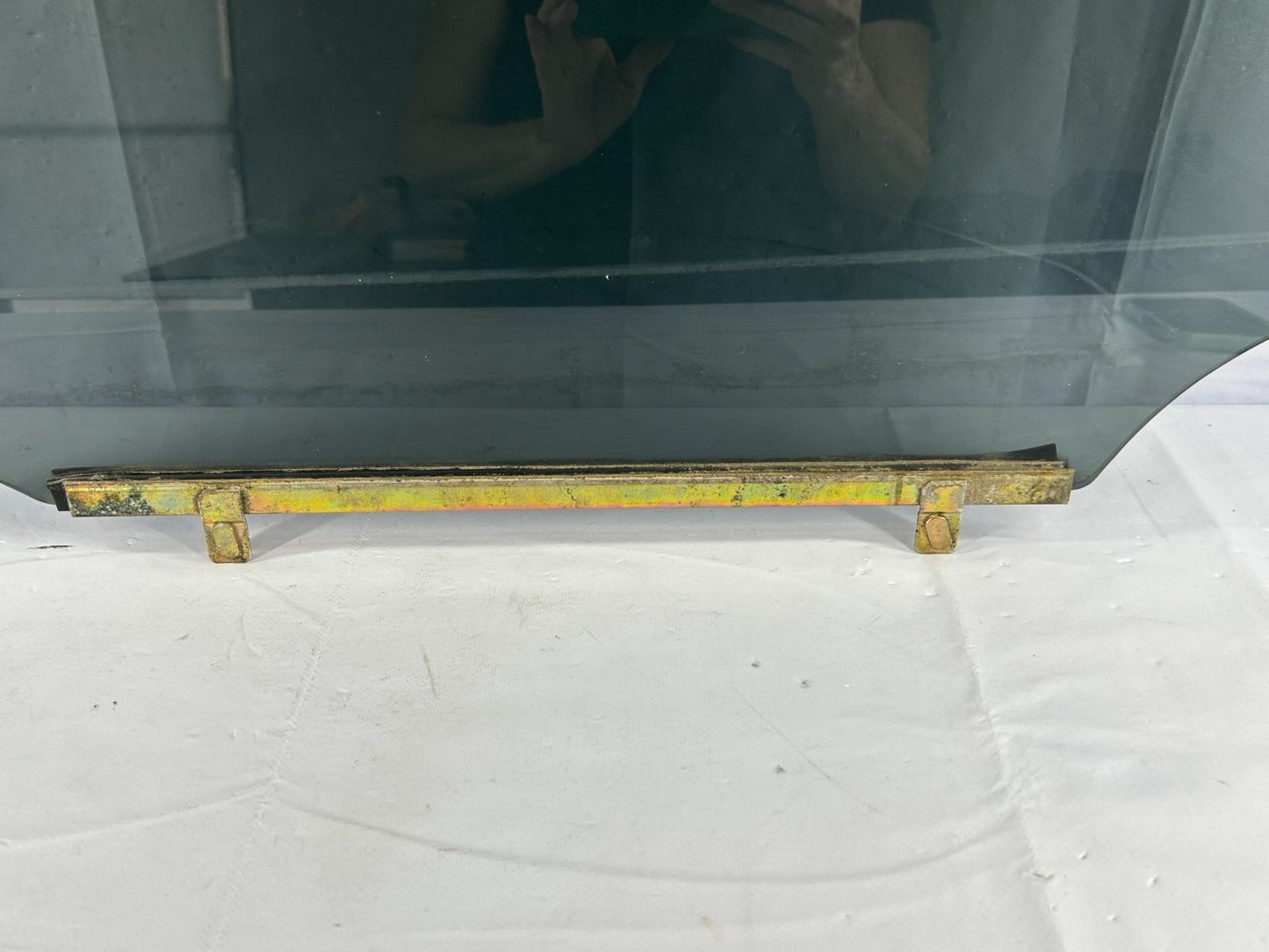 2001-2007 Toyota Sequoia Rear Left Driver Side Door Window Glass OEM 68104-0C020