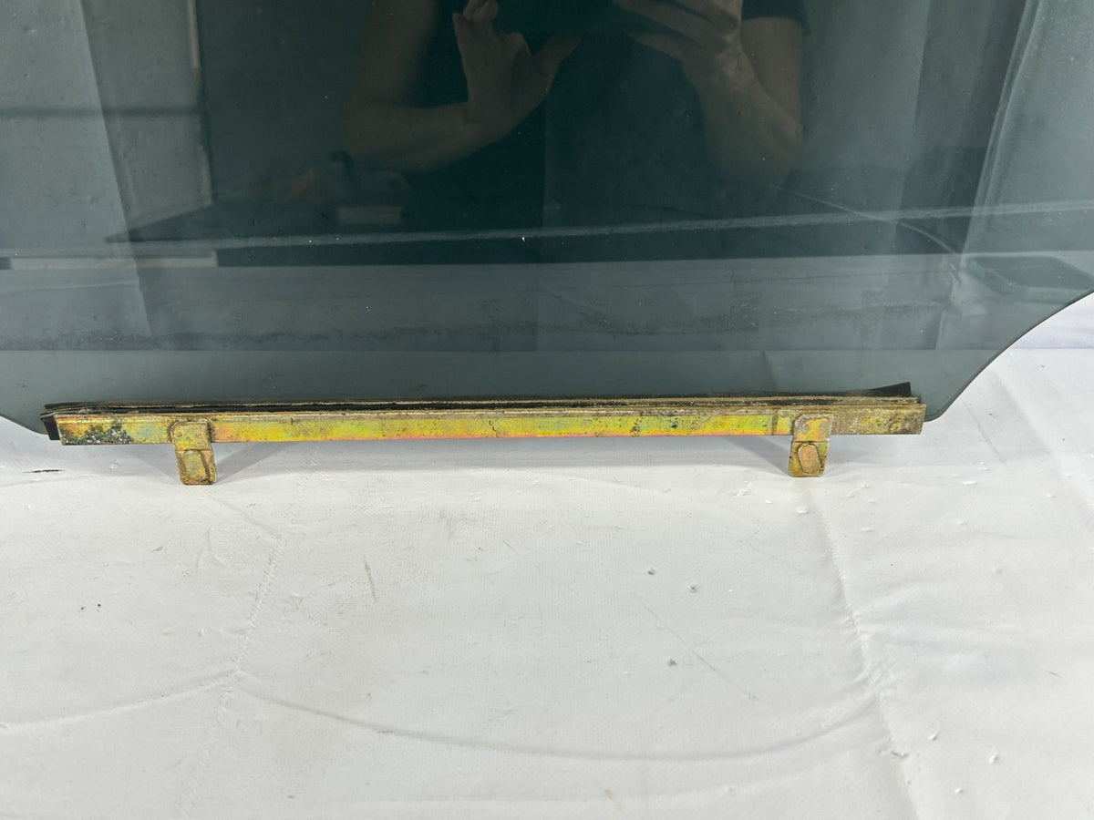 2001-2007 Toyota Sequoia Rear Left Driver Side Door Window Glass OEM 68104-0C020