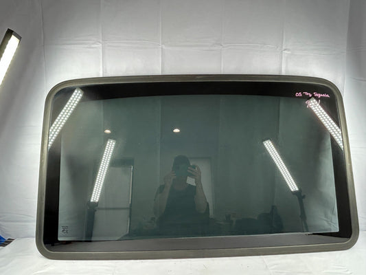 01-07 Toyota Sequoia Tundra Sunroof Moonroof Roof Window Glass OEM 63201-0C010