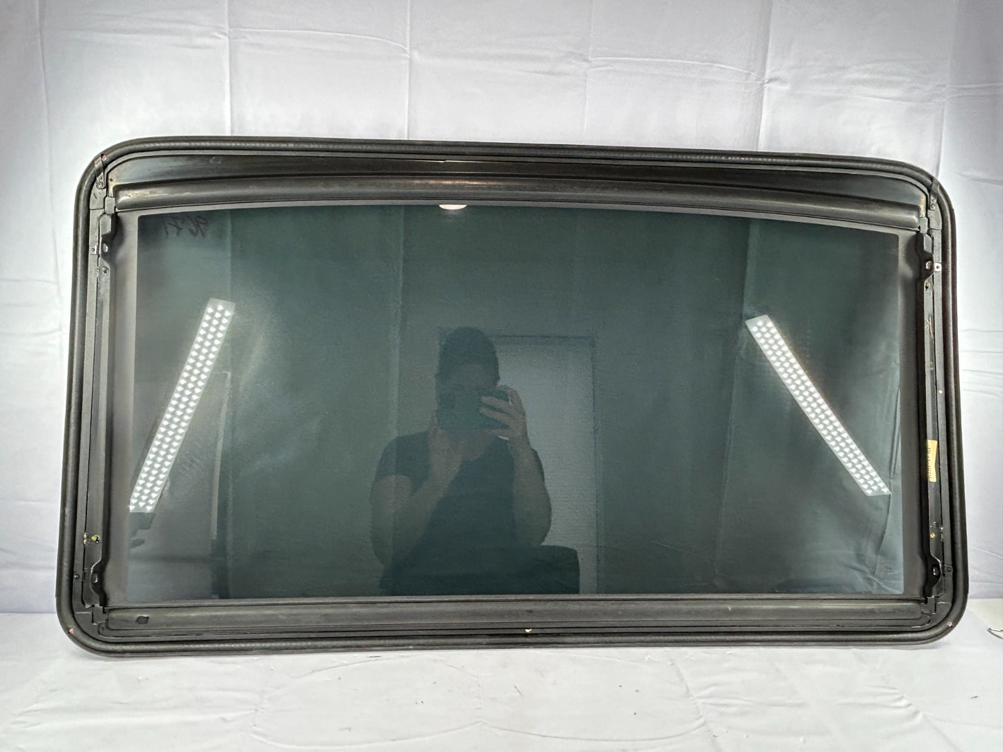 01-07 Toyota Sequoia Tundra Sunroof Moonroof Roof Window Glass OEM 63201-0C010