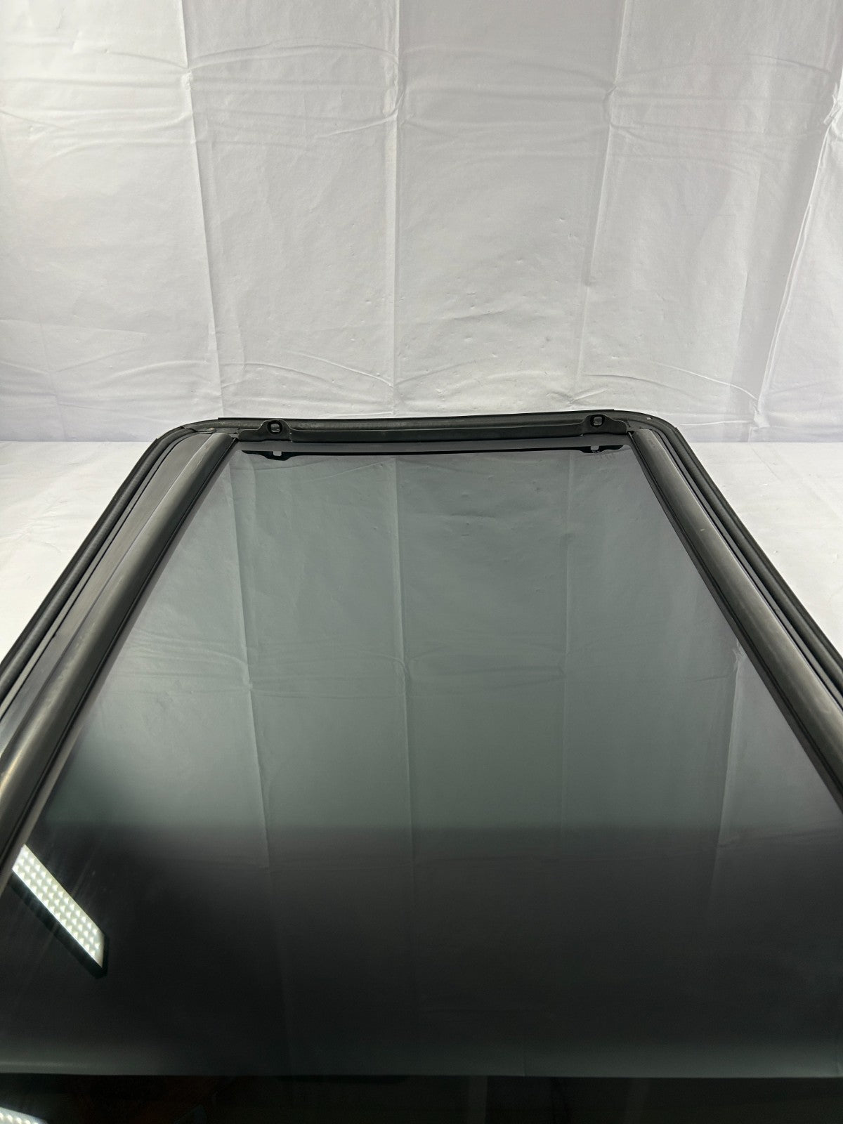 01-07 Toyota Sequoia Tundra Sunroof Moonroof Roof Window Glass OEM 63201-0C010