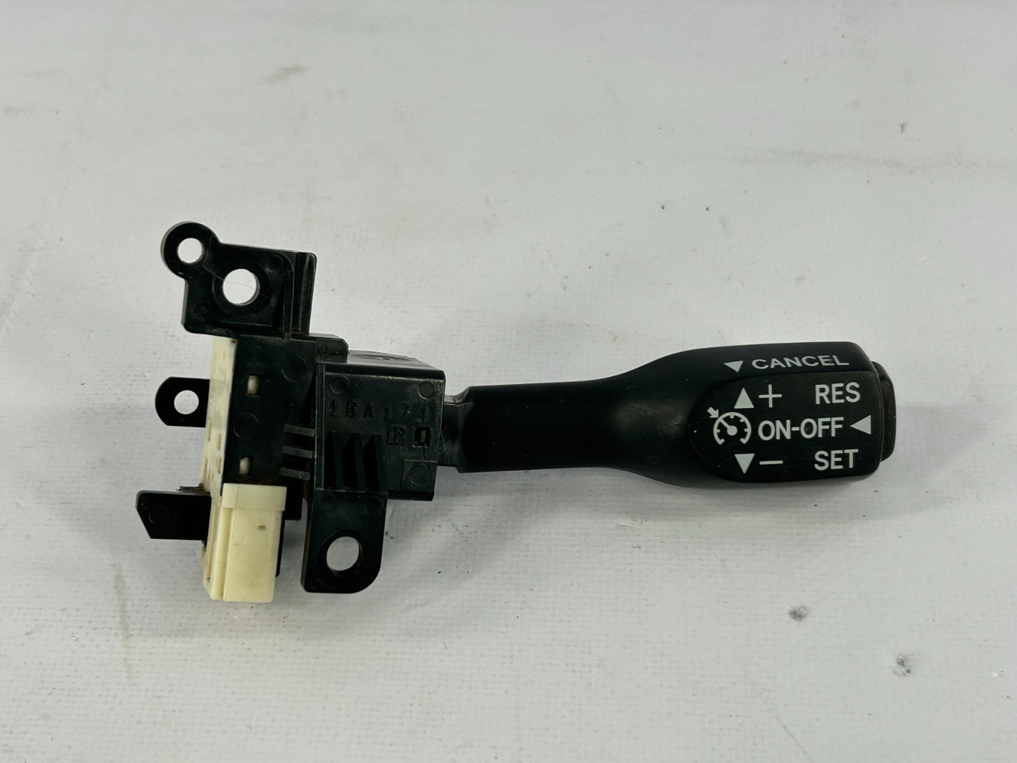 2002-2005 Toyota Tundra Cruise Speed Control Switch OEM 84632-34010