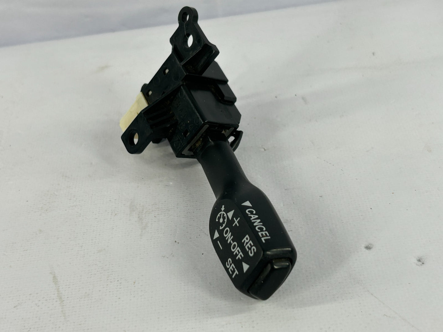2002-2005 Toyota Tundra Cruise Speed Control Switch OEM 84632-34010