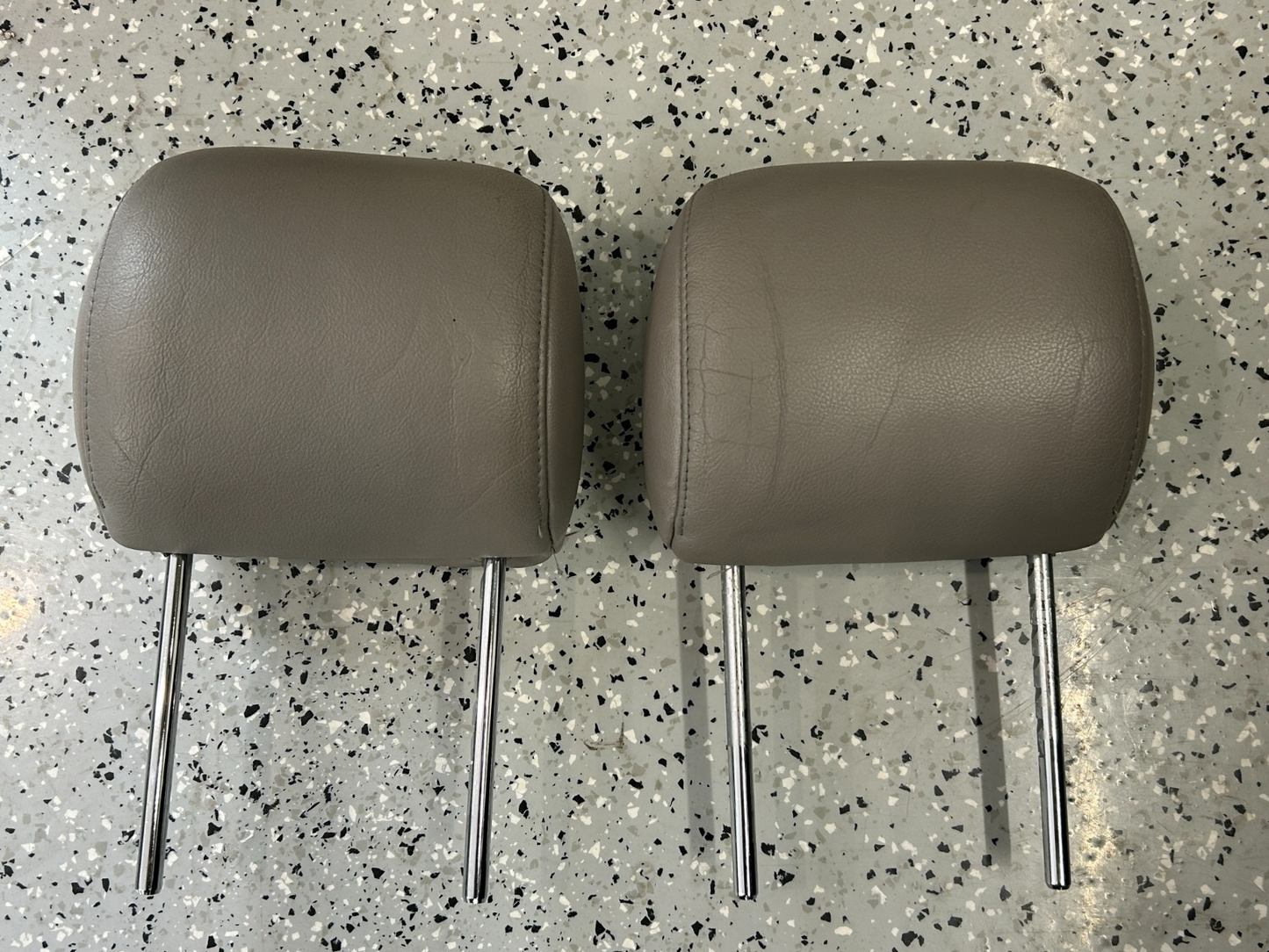 2004-2007 Toyota Sequoia Front Left/Right Headrest Head Rest Gray Leather OEM