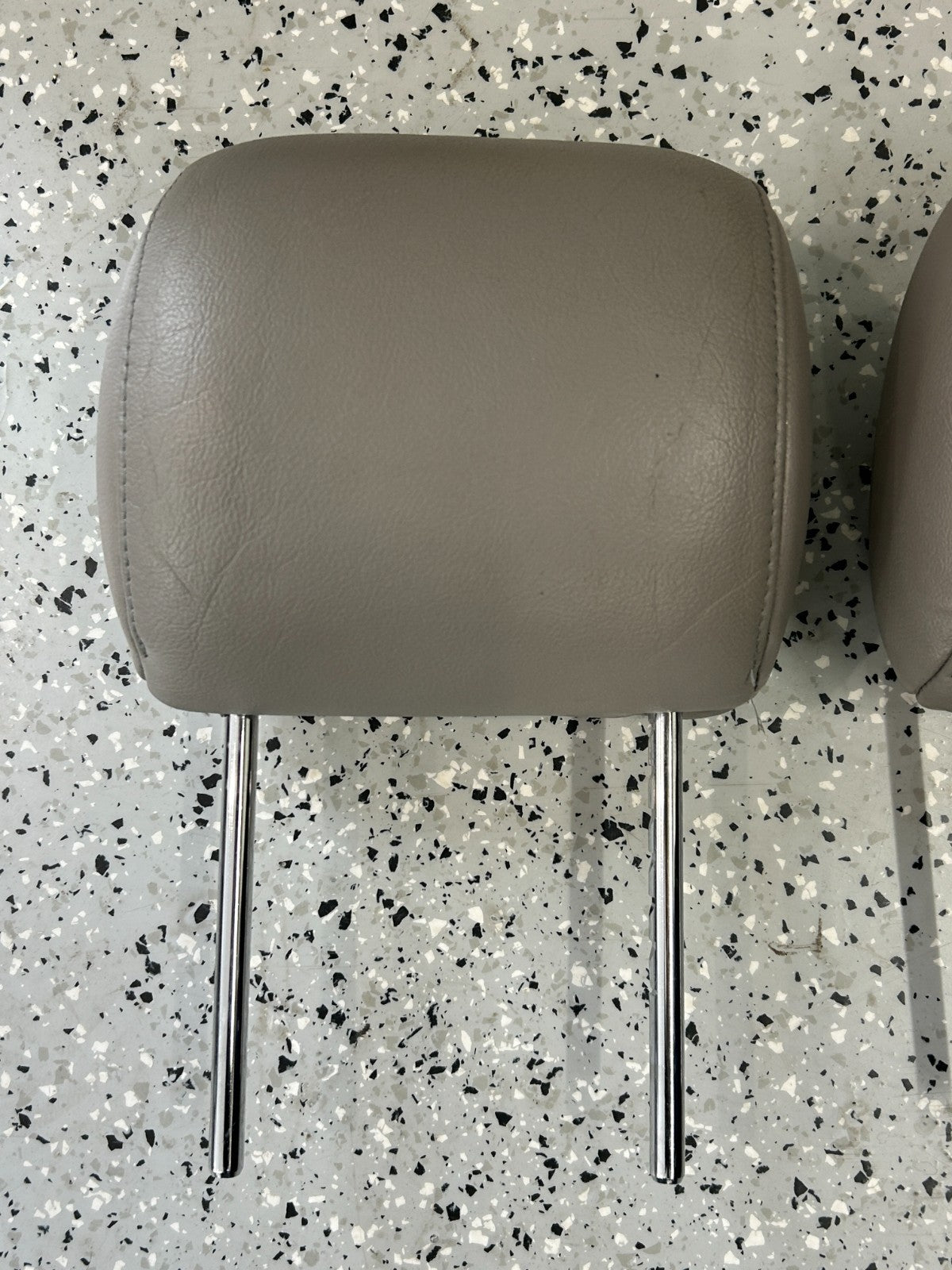 2004-2007 Toyota Sequoia Front Left/Right Headrest Head Rest Gray Leather OEM