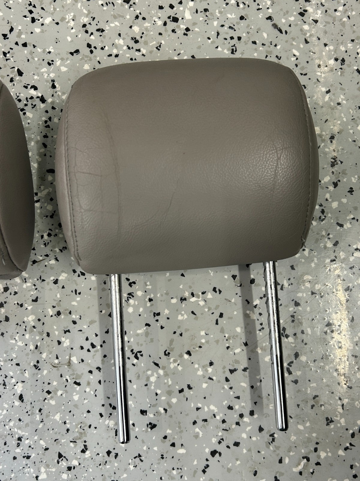 2004-2007 Toyota Sequoia Front Left/Right Headrest Head Rest Gray Leather OEM