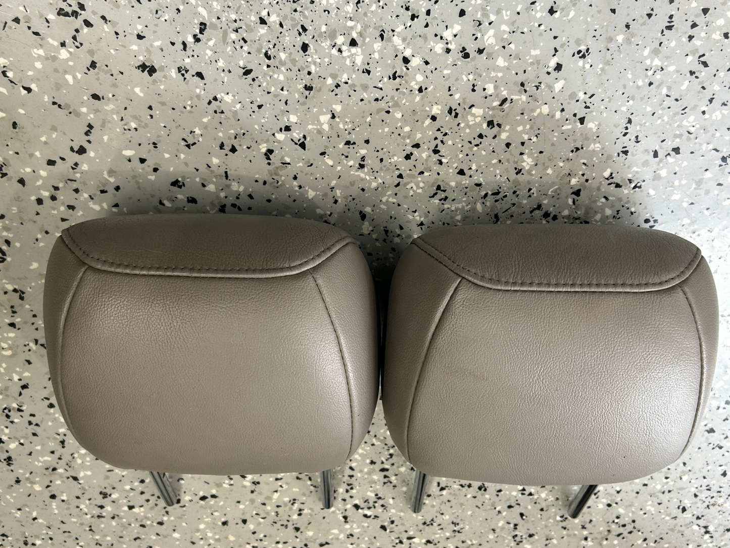 2004-2007 Toyota Sequoia Front Left/Right Headrest Head Rest Gray Leather OEM