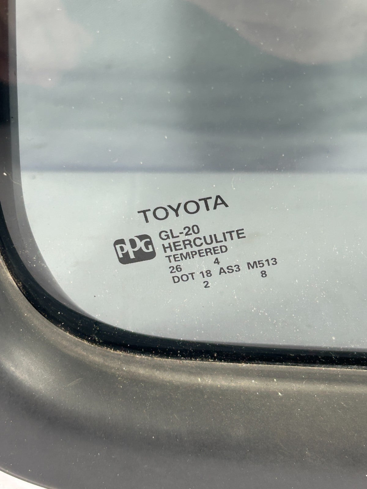 2001-2007 Toyota Sequoia Rear Right Door Quarter Window Glass OEM 68123-0C020