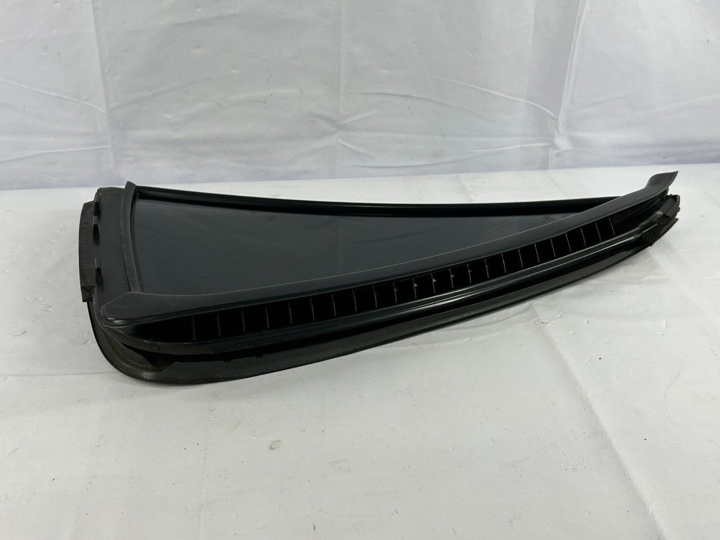 2001-2007 Toyota Sequoia Rear Right Door Quarter Window Glass OEM 68123-0C020