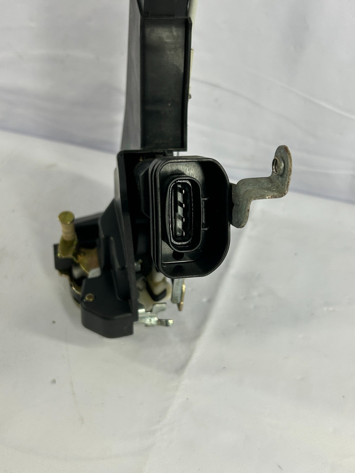 01-07 Toyota Sequoia Rear Right Door Latch Lock Actuator OEM 69130-AC010