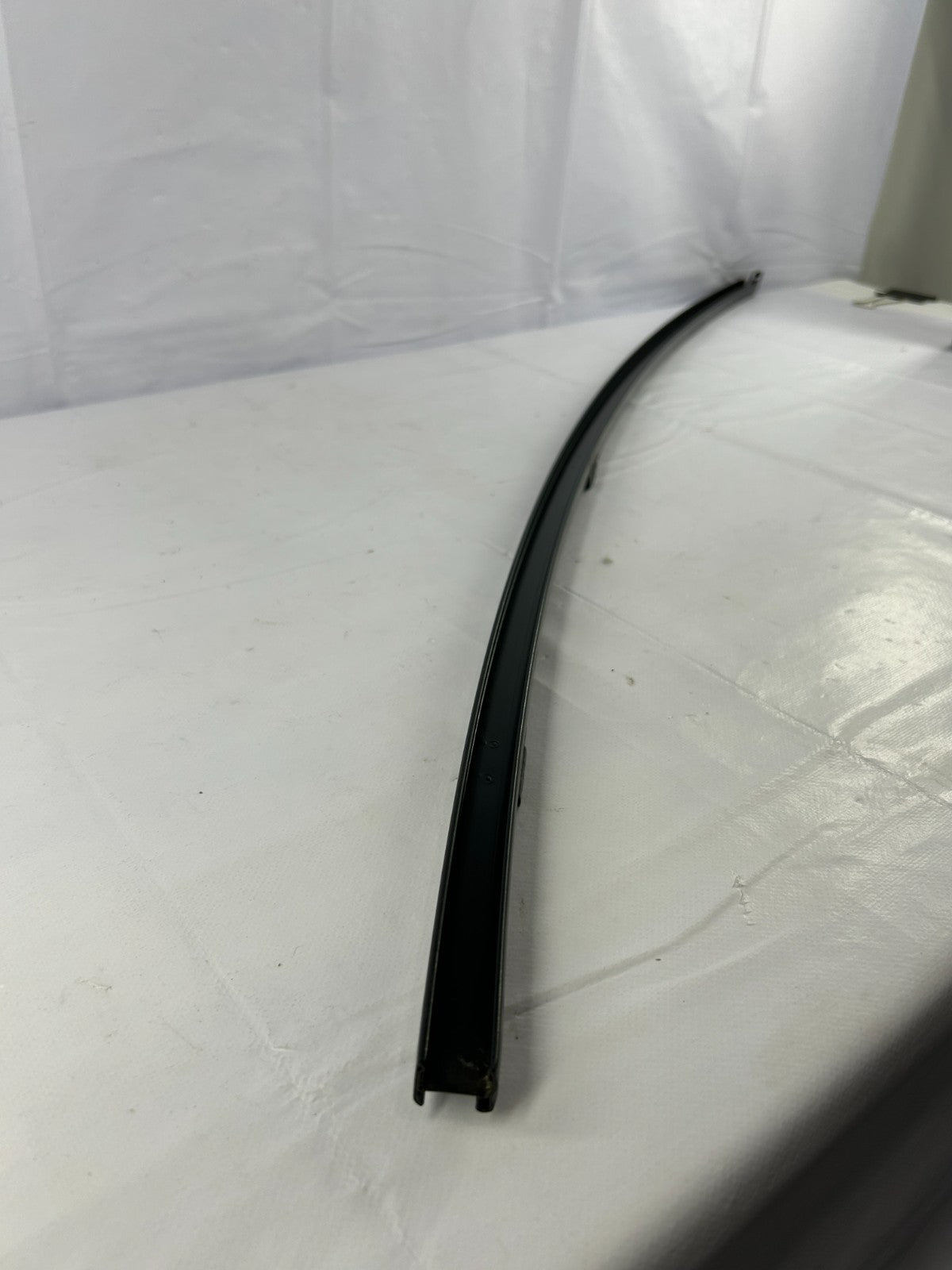 01-07 Toyota Sequoia Rear Right Door Window Glass Guide Channel Division Bar OEM