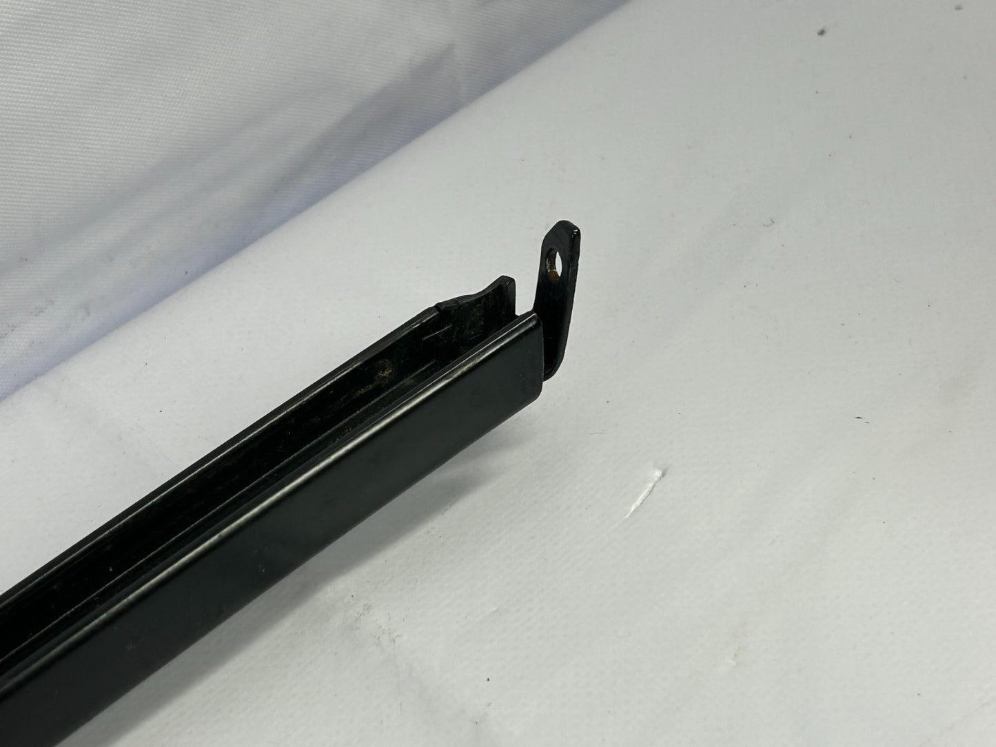 01-07 Toyota Sequoia Rear Right Door Window Glass Guide Channel Division Bar OEM