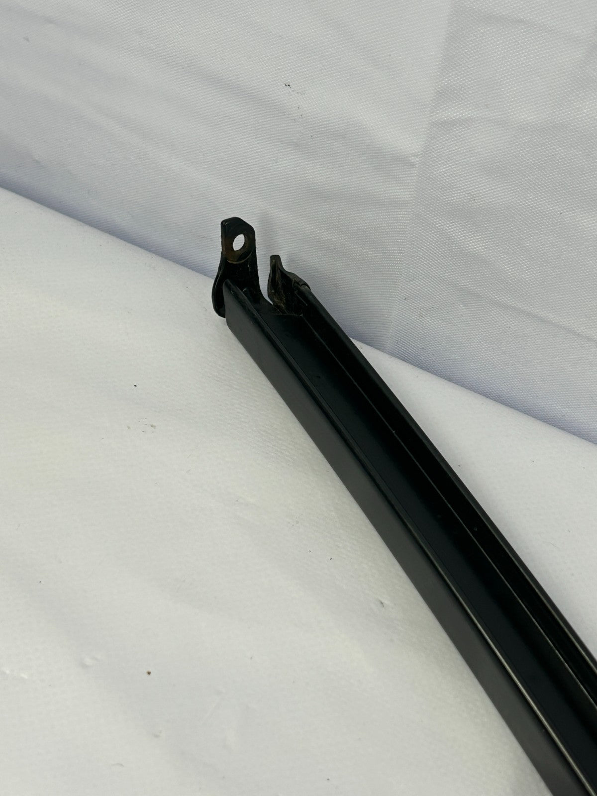 01-07 Toyota Sequoia Rear Left Door Window Glass Guide Channel Division Bar OEM