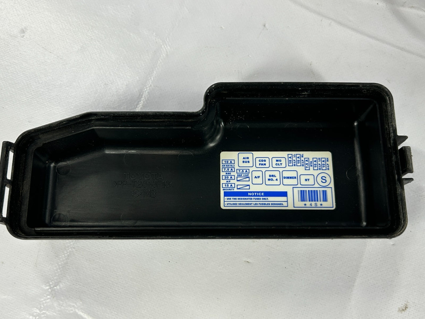04-07 Toyota Sequoia Engine Compartment Fuse Box Junction Relay OEM 82720-0C012