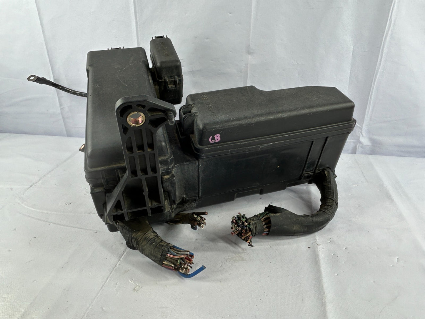 04-07 Toyota Sequoia Engine Compartment Fuse Box Junction Relay OEM 82720-0C012