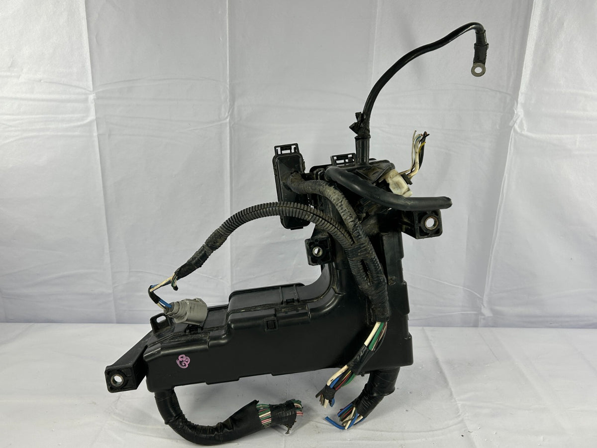 04-07 Toyota Sequoia Engine Compartment Fuse Box Junction Relay OEM 82720-0C012