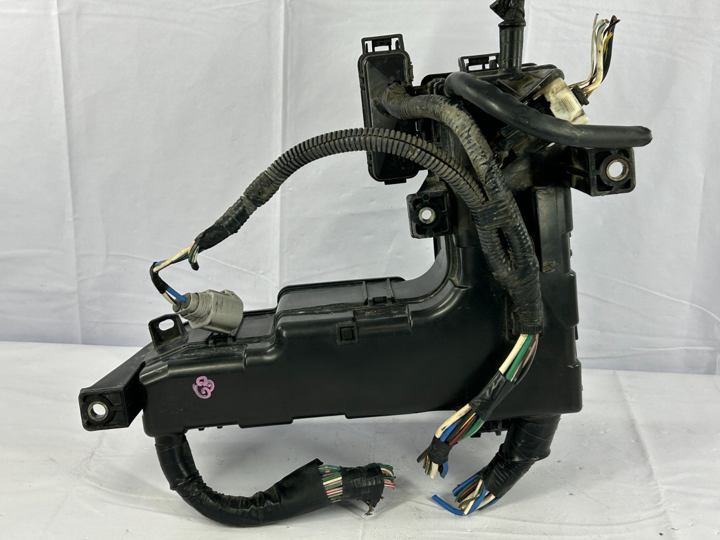 04-07 Toyota Sequoia Engine Compartment Fuse Box Junction Relay OEM 82720-0C012