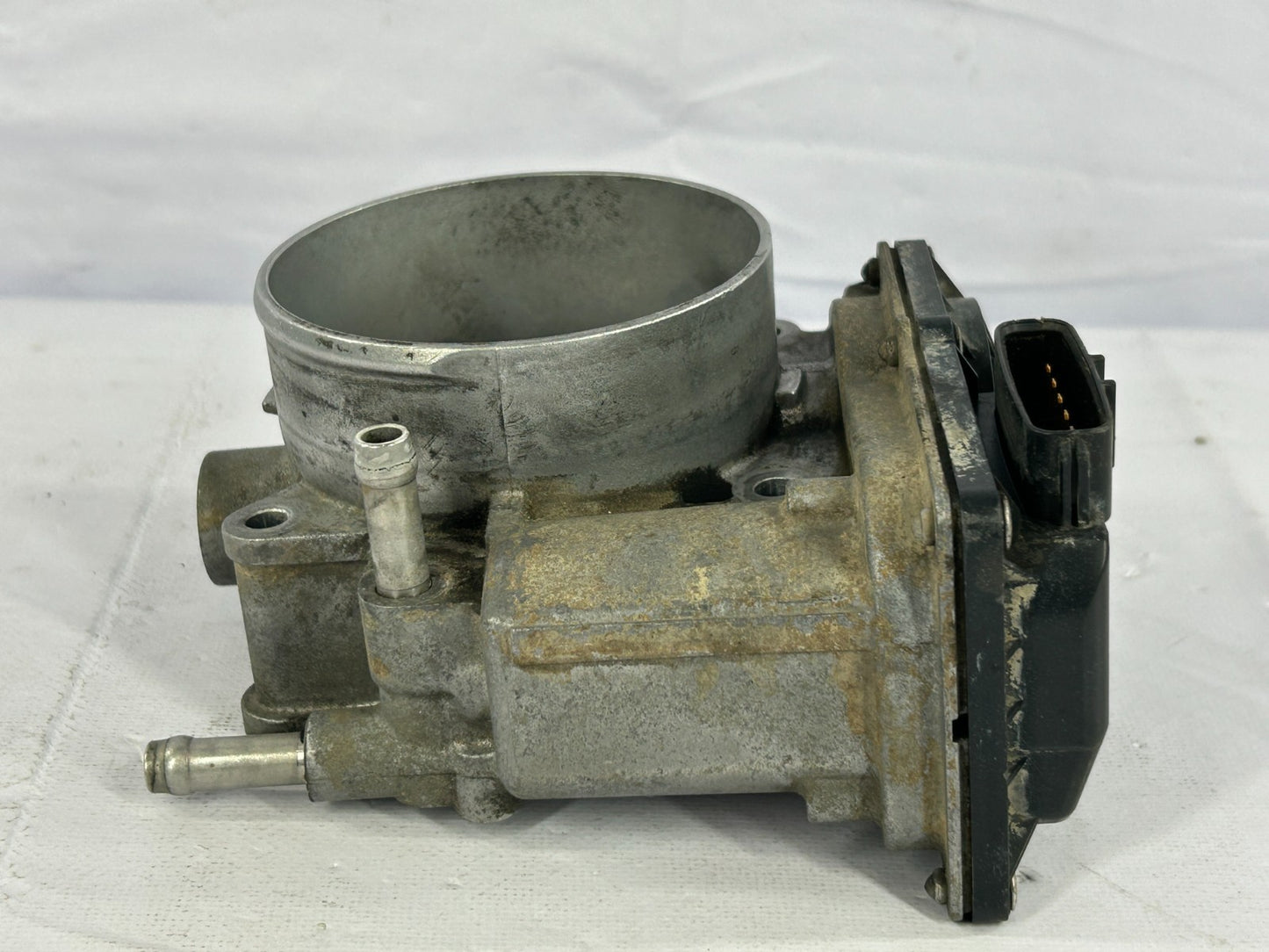 2004-2007 Toyota Sequoia Throttle Body Valve OEM 22030-50200