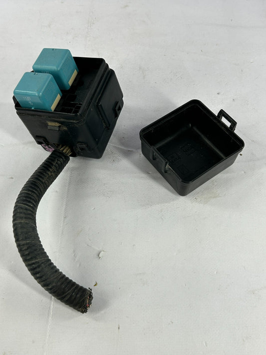 2004-2007 Toyota Sequoia Rear Heater Engine Fuse Relay Box OEM 90080-87025