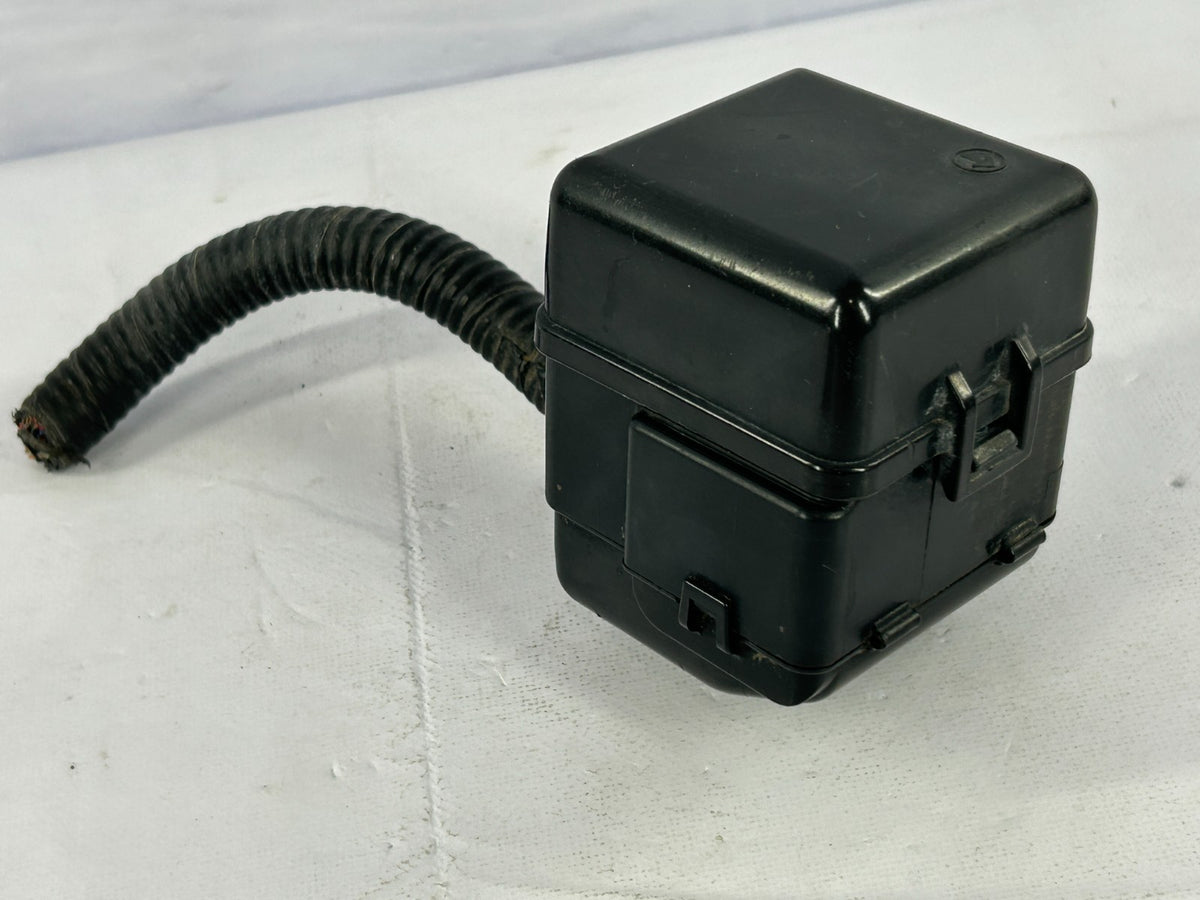 2004-2007 Toyota Sequoia Rear Heater Engine Fuse Relay Box OEM 90080-87025