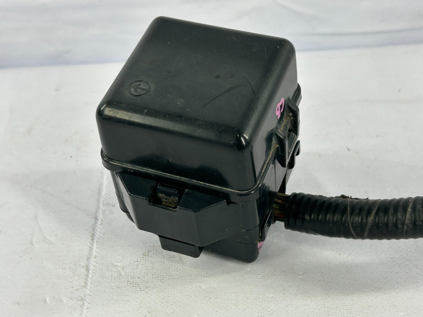 2004-2007 Toyota Sequoia Rear Heater Engine Fuse Relay Box OEM 90080-87025