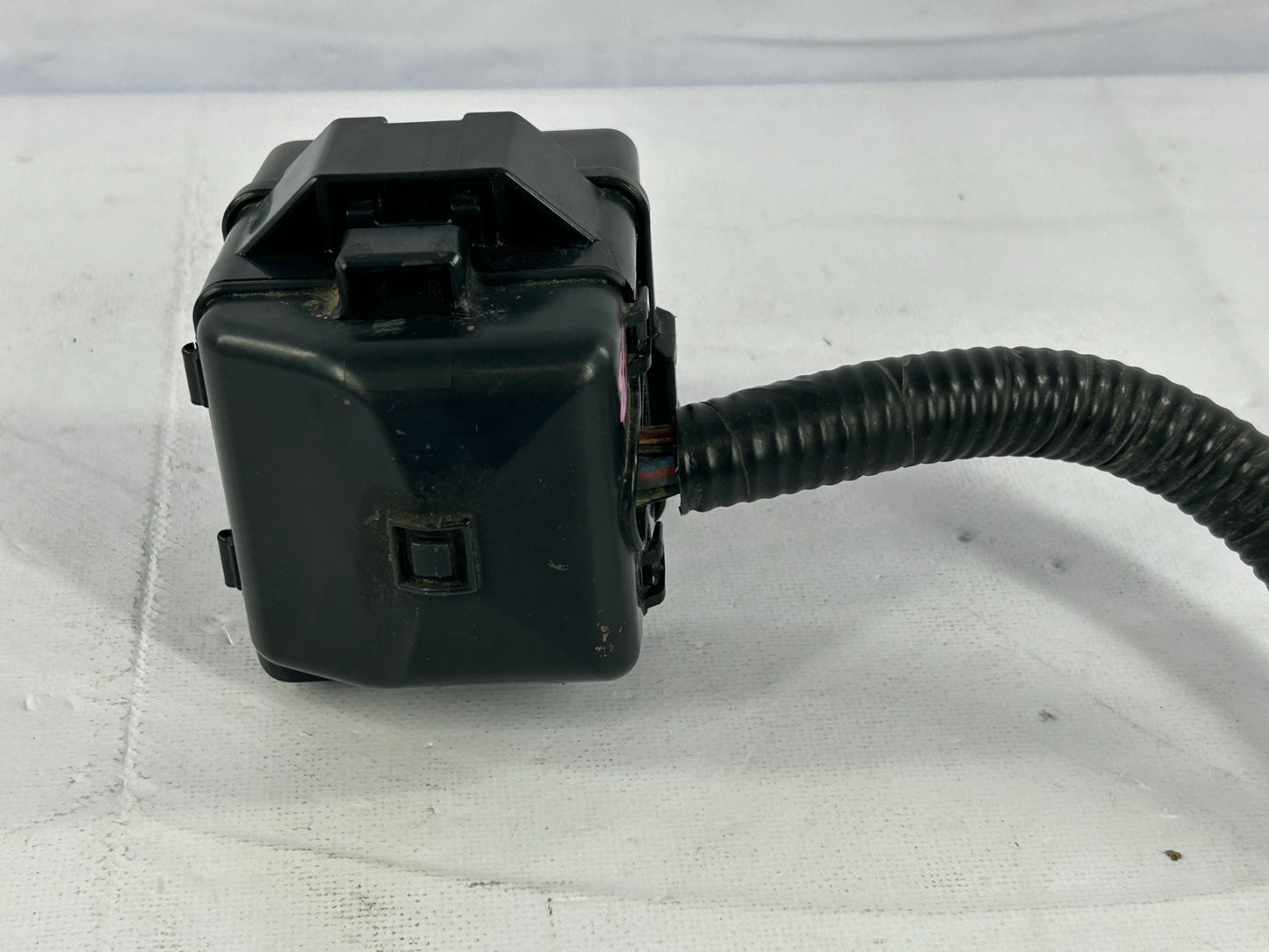 2004-2007 Toyota Sequoia Rear Heater Engine Fuse Relay Box OEM 90080-87025