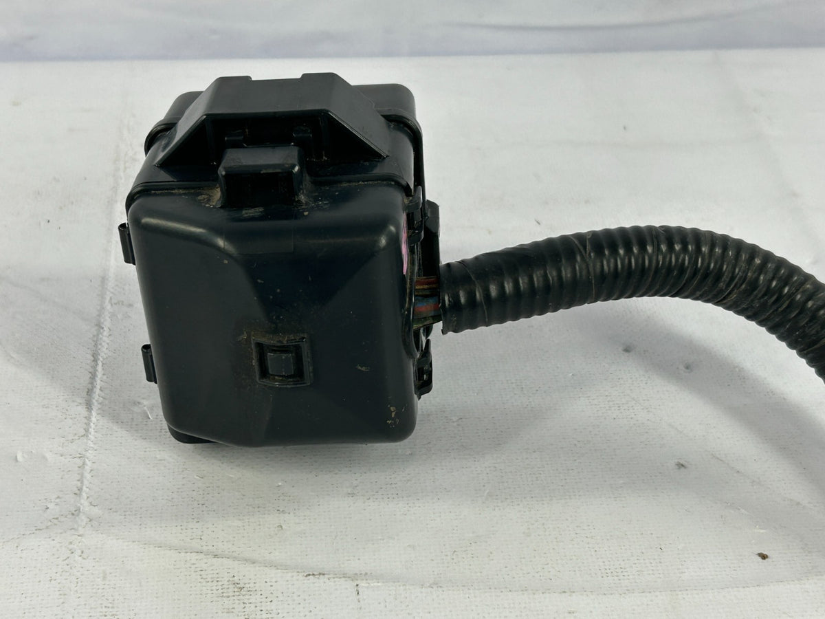 2004-2007 Toyota Sequoia Rear Heater Engine Fuse Relay Box OEM 90080-87025
