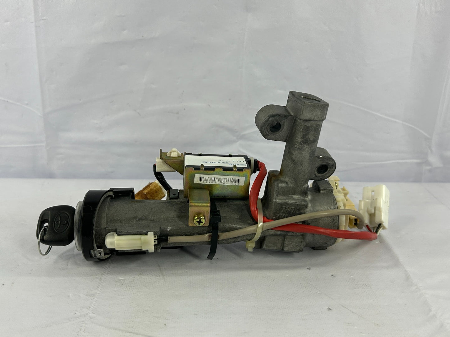 2001-2007 Toyota Sequoia Steering Column Ignition Switch & Key OEM 69057-34040
