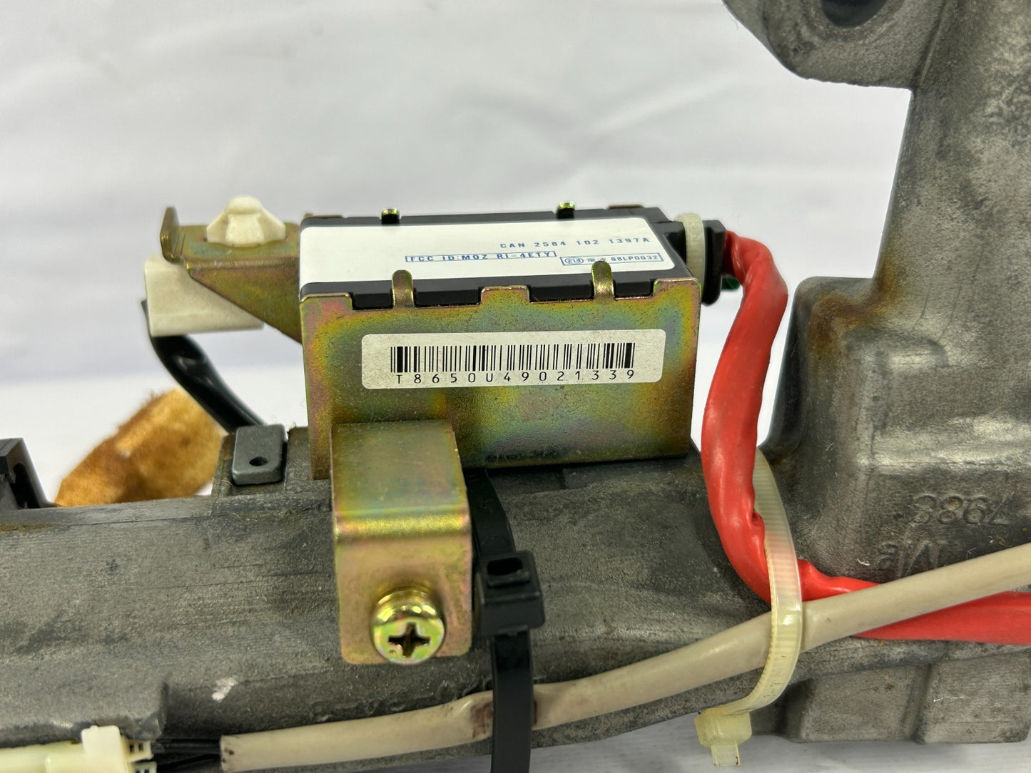 2001-2007 Toyota Sequoia Steering Column Ignition Switch & Key OEM 69057-34040