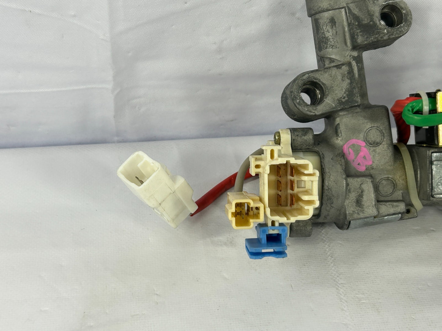 2001-2007 Toyota Sequoia Steering Column Ignition Switch & Key OEM 69057-34040