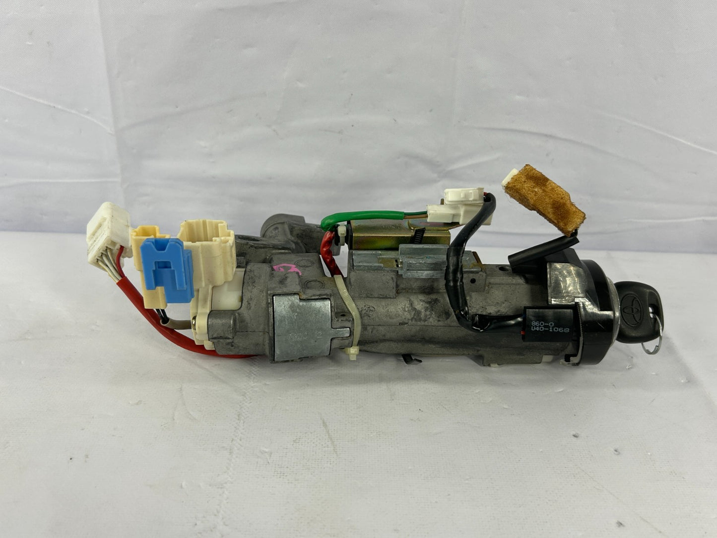 2001-2007 Toyota Sequoia Steering Column Ignition Switch & Key OEM 69057-34040