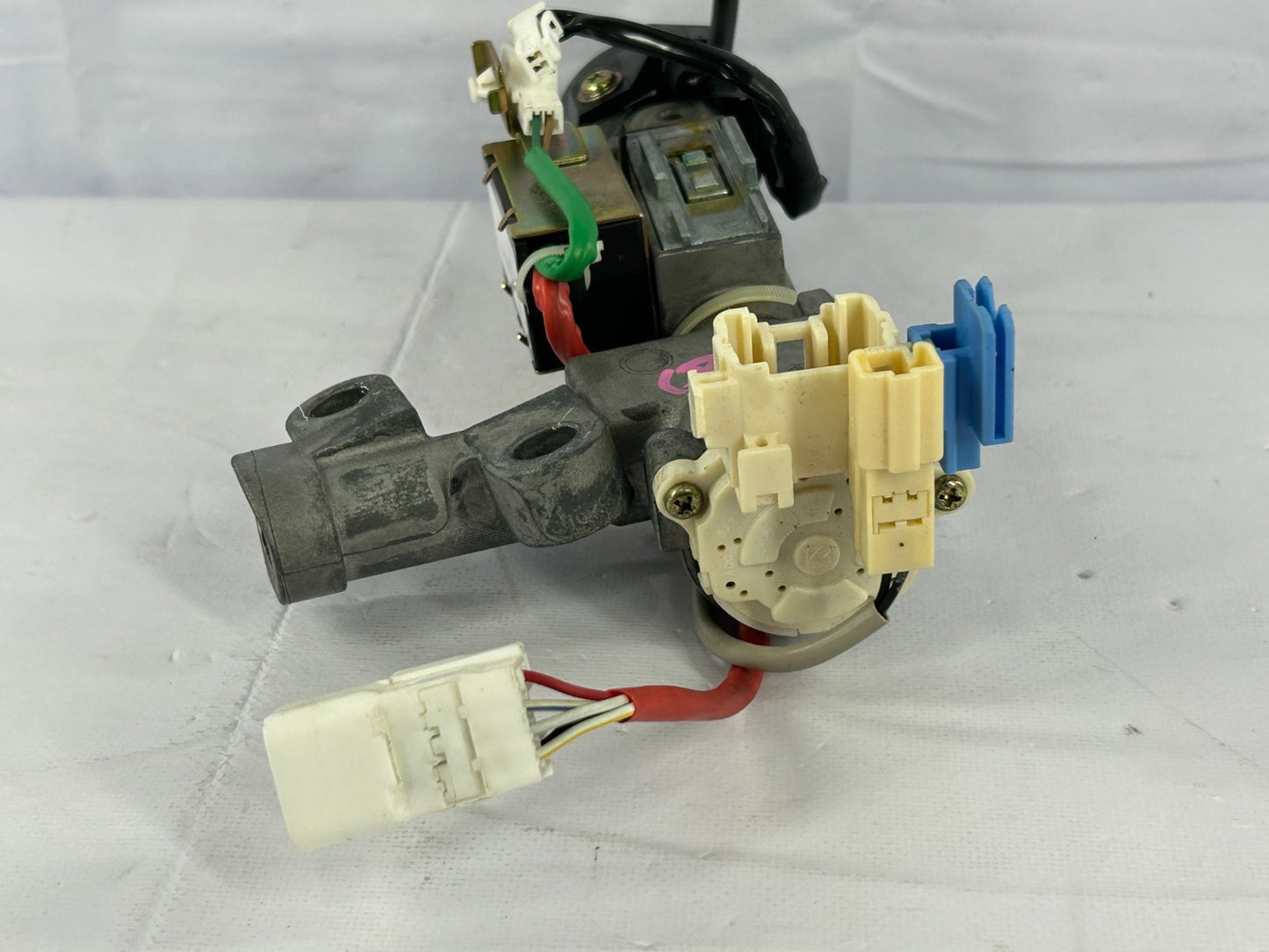 2001-2007 Toyota Sequoia Steering Column Ignition Switch & Key OEM 69057-34040