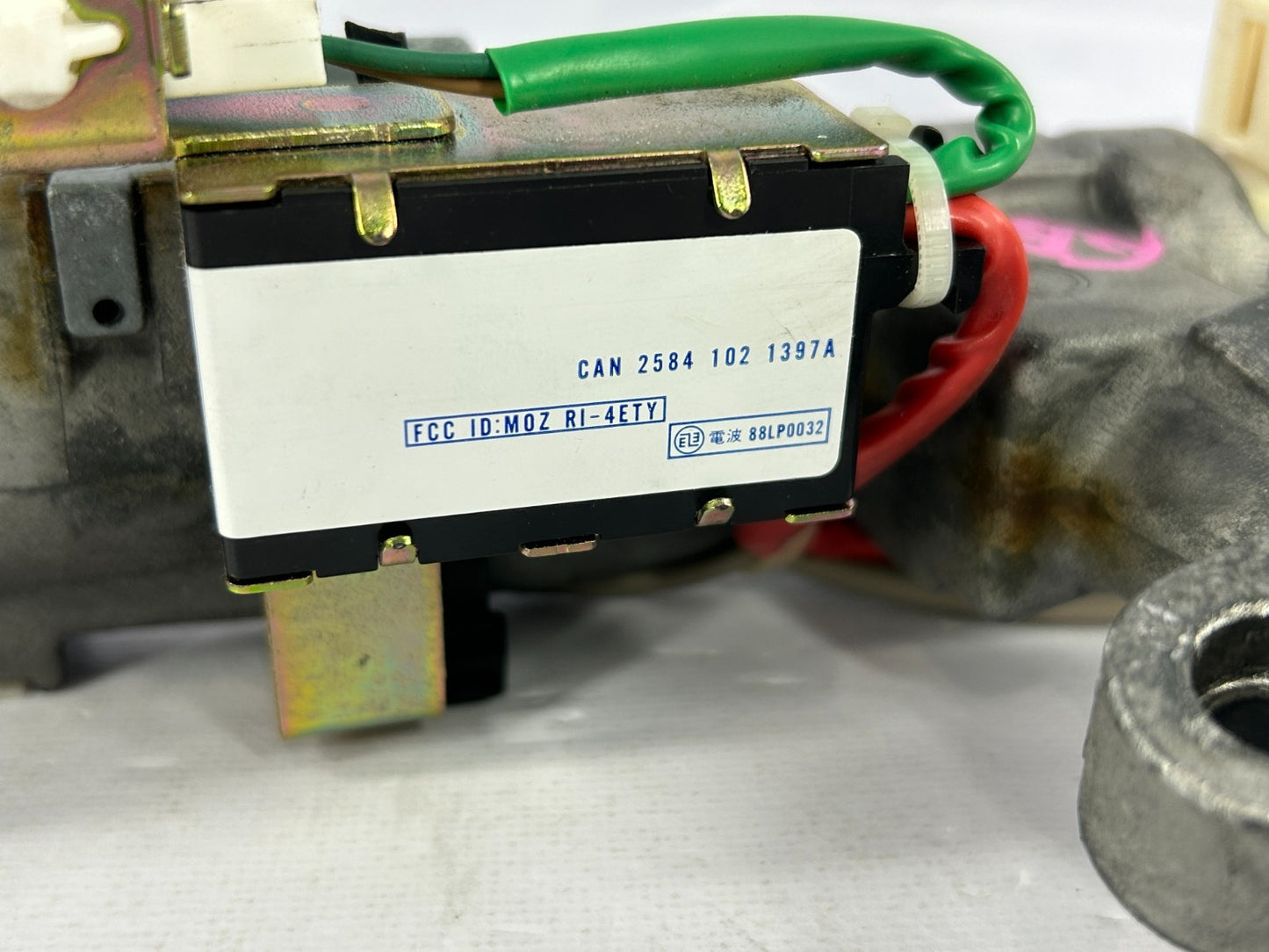 2001-2007 Toyota Sequoia Steering Column Ignition Switch & Key OEM 69057-34040